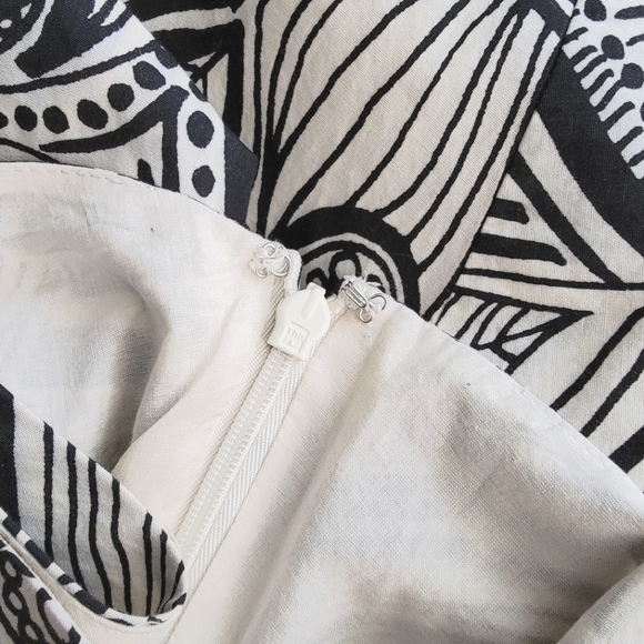 White House Black Market Black and White Patterned Skirt - Picture 8 of 8